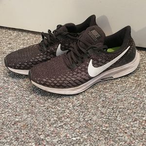Women's Nike Zoom Pegasus 35 size 8 WIDE